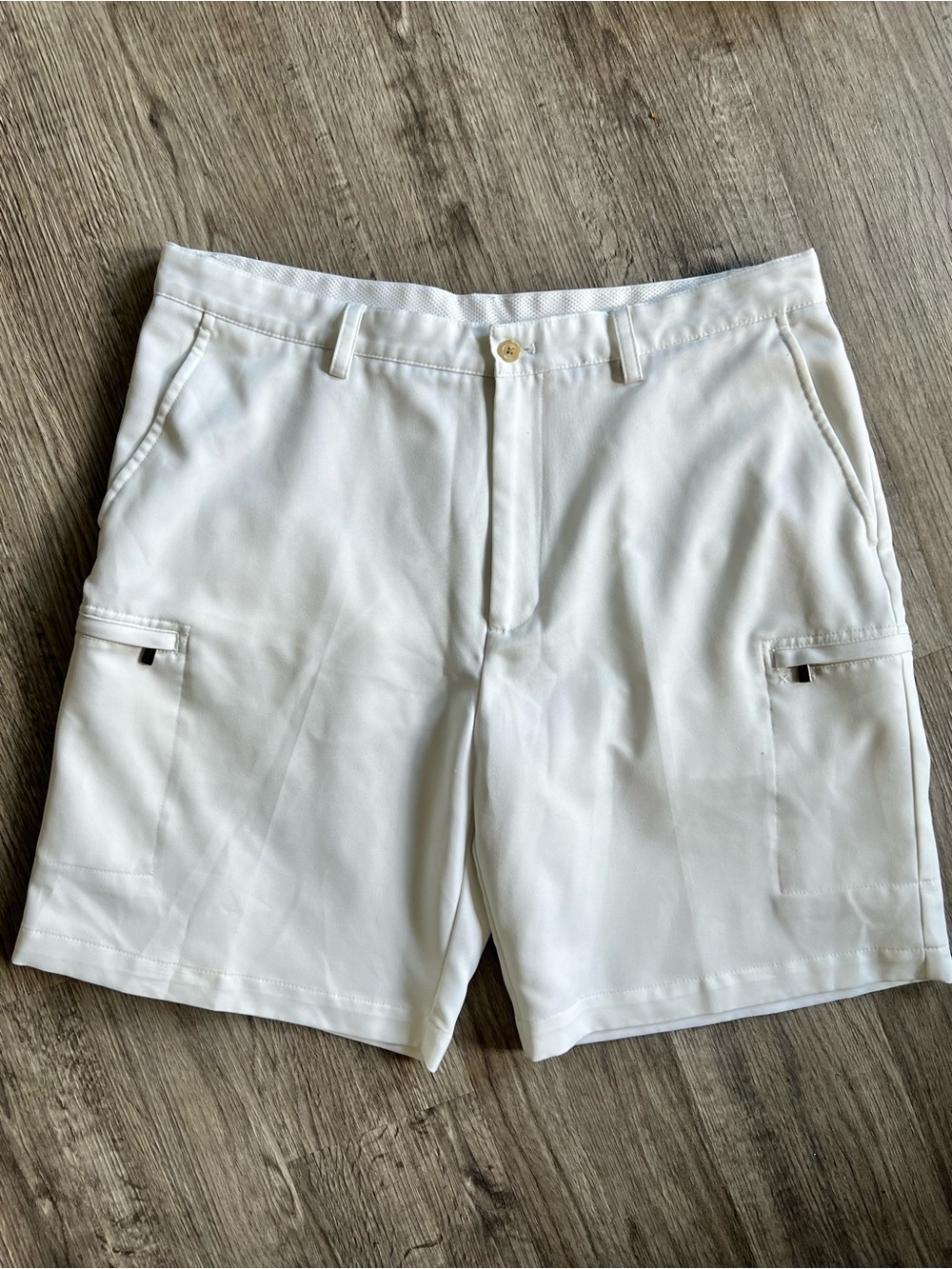 IZOD GOLF Men's White Performance Cargo Shorts